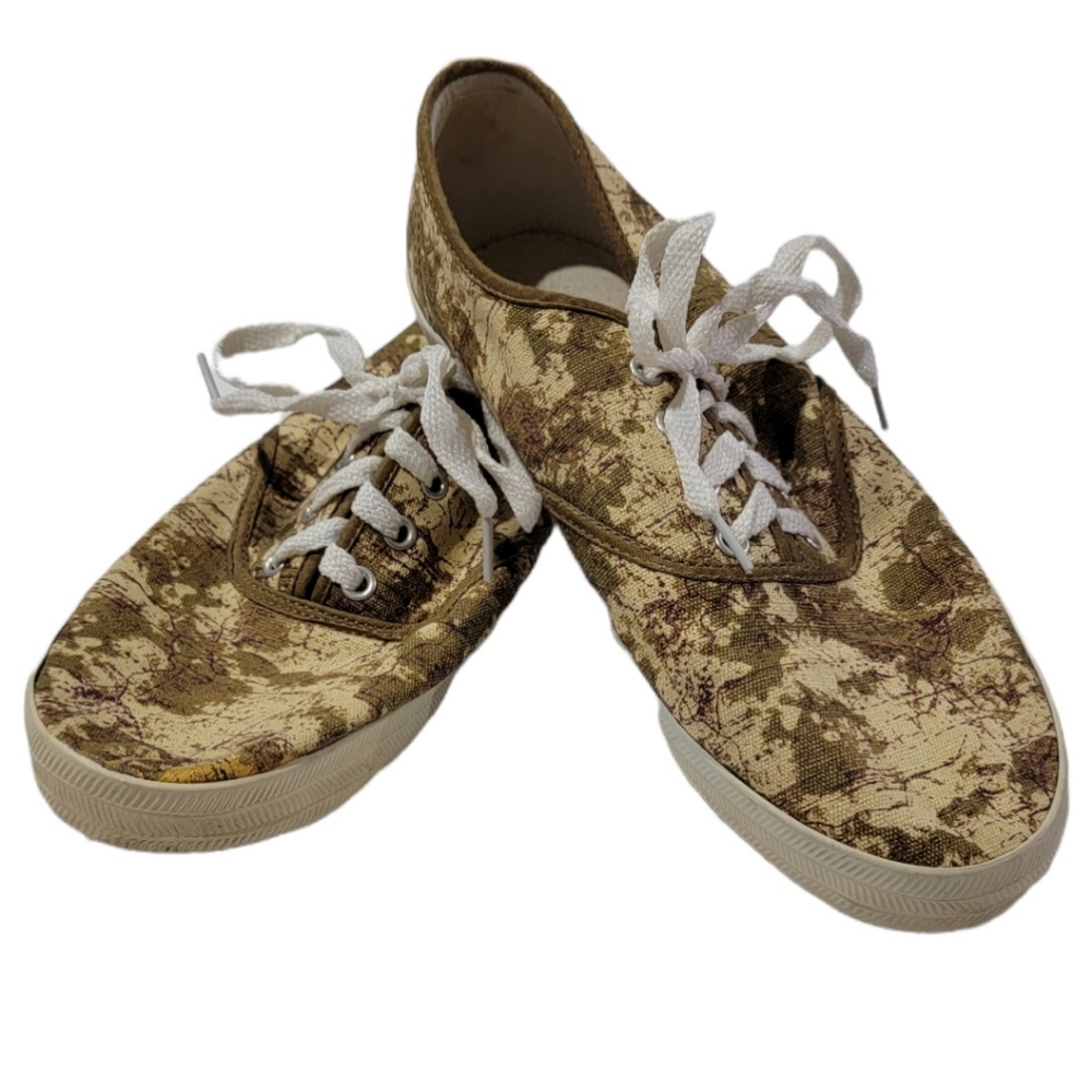Canvas size 7 shoes